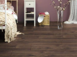 Stratifié Chêne Pettersson Foncé D4766 Mega Plus - Style Maison De Campagne -Sol Fournitures Boutique 4 schlafzimmer ambiente5922f9653701c3TTXB4XU04xu1