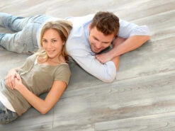 Stratifié Chêne Hella D4754 Mega Plus Format Carrelage - Style Maison De Campagne 20 Stratifié Chêne Hella D4754 Mega Plus Format Carrelage - Style Maison De Campagne -Sol Fournitures Boutique 8 menschen ambiente5922f91718da9FY2gWp8snC6hK