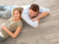 Stratifié Chêne Petterson D4763 Mega Plus - Style Maison De Campagne 20 Stratifié Chêne Petterson D4763 Mega Plus - Style Maison De Campagne -Sol Fournitures Boutique 8 menschen ambiente5922f93ed4b9c6cY3pD4RDwKFR