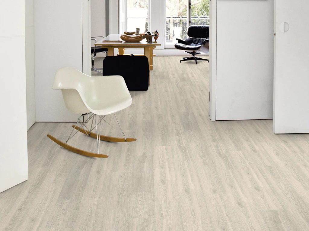 Sol En Vinyle Chêne Polaire Au Format De Lames Larges à L'ancienne Vinyl-Click 4 Sol En Vinyle Chêne Polaire Au Format De Lames Larges à L'ancienne Vinyl-Click – Image 2