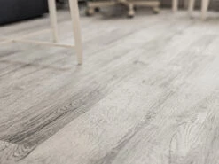 Sol PVC SPC Rigid SPC Rigid Narvi50Plus Avec Isolation Acoustique Lame De Style Maison De Campagne -Sol Fournitures Boutique L4082059 02 qeyowmHHOHKCeEobQuw