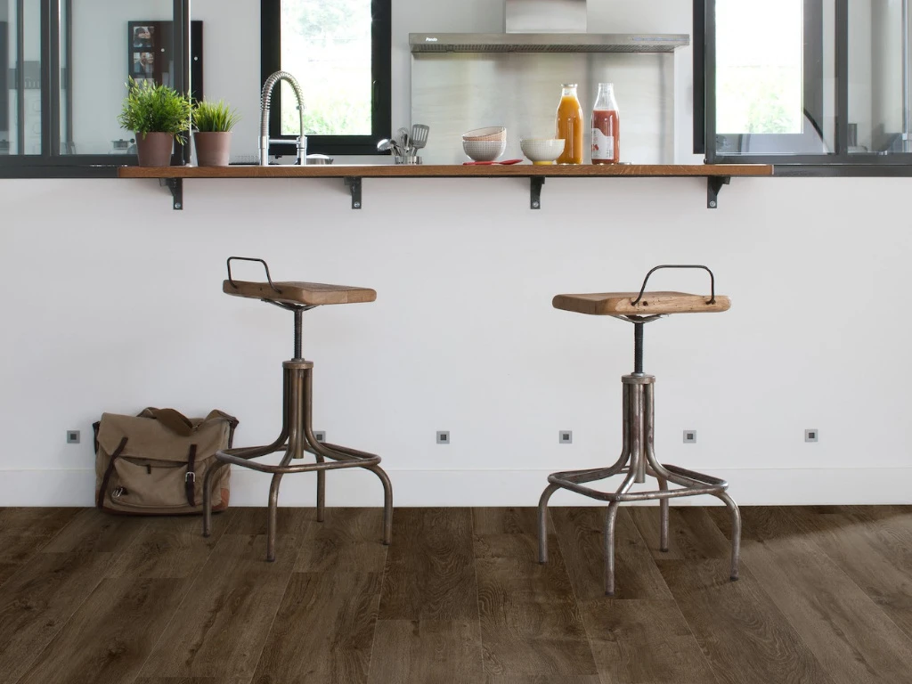 Revêtement De Sol En Vinyle Virtuo 30, Lame De Style Maison De Campagne, Modèle Baita Dark 5 Revêtement De Sol En Vinyle Virtuo 30, Lame De Style Maison De Campagne, Modèle Baita Dark – Image 3